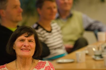 Foto af deltagere til en kulturcafe.